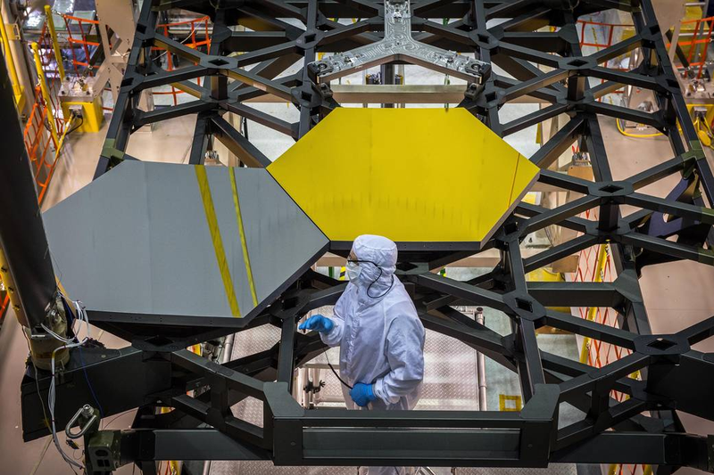 Illustration for article titled The Webb Telescope Construction Looks Like The World's Best Erector Set